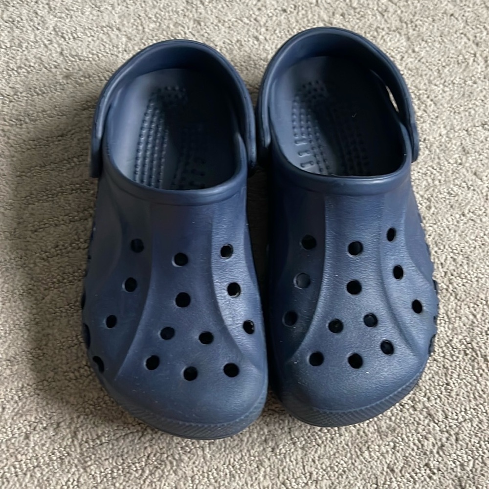 Women’s Size 7/Men’s 5 Dark Blue Crocs